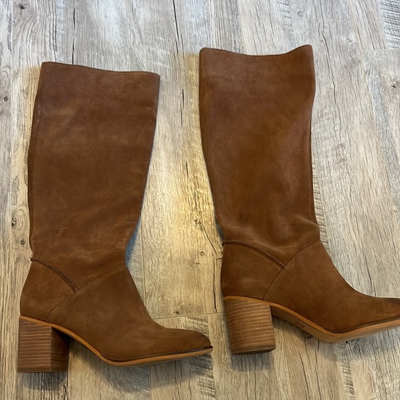 Boots - Picture 2 of 6